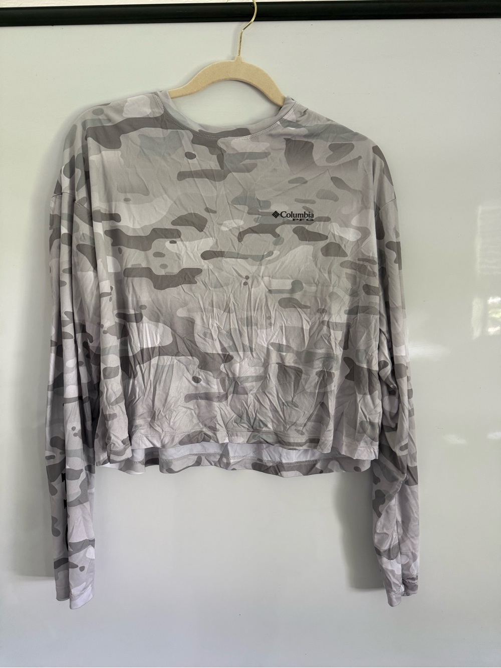 Columbia Women’s Gray Camo Long-Sleeve Performance Top